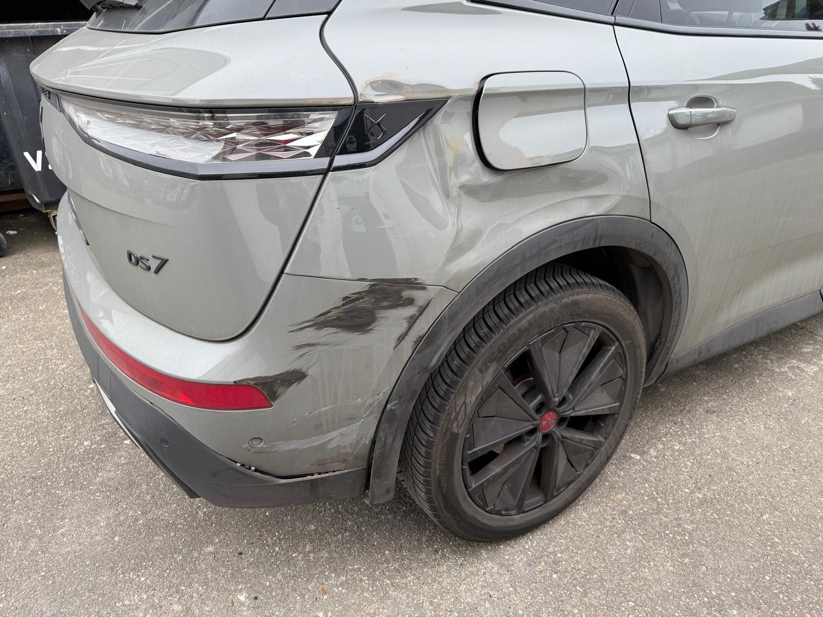 DS 7 mit Unfallschaden am Heck