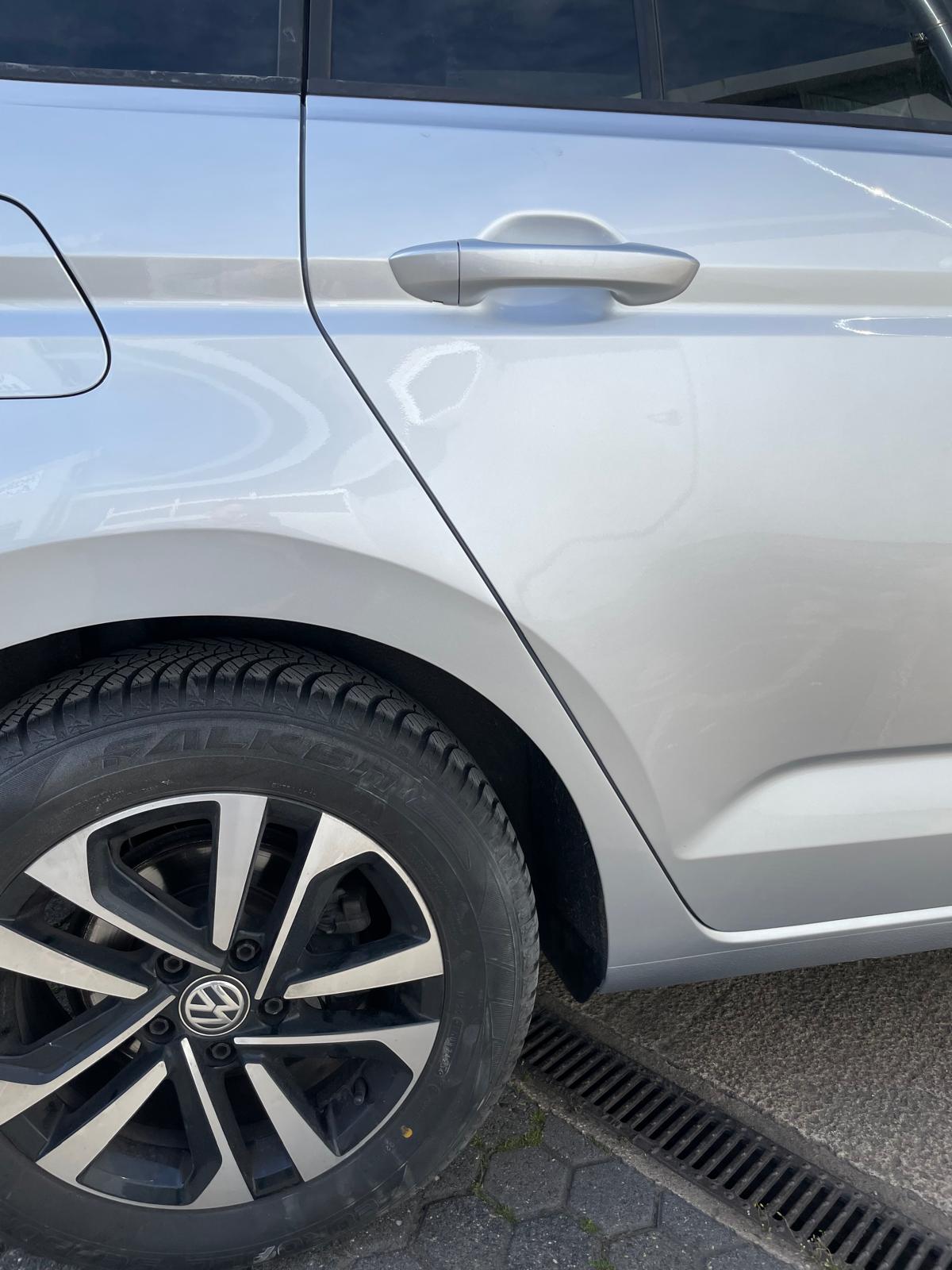 Arbeit an Fahrzeug-Verglasung